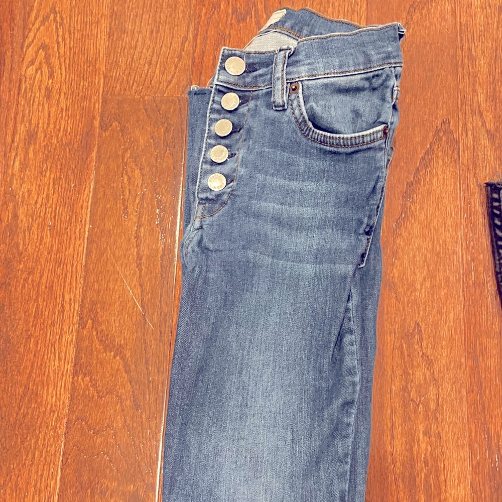 Free People raw hem skinny jean. Buttonfly size 26